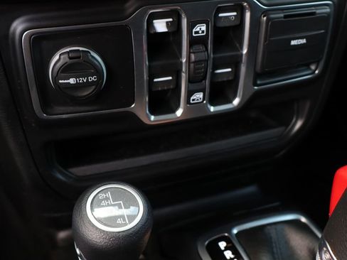 Used 2018 Jeep Wrangler Unlimited Sport S AWD/4WD image 25