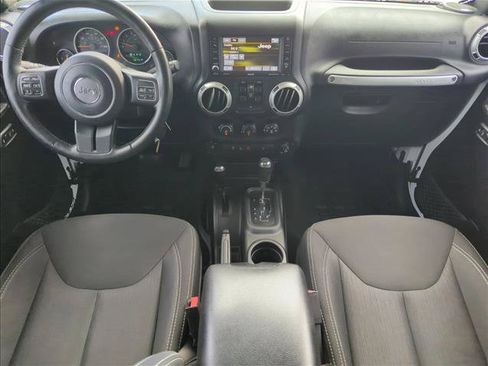 Used 2015 Jeep Wrangler Unlimited Rubicon w/ Connectivity Group AWD/4WD image 21