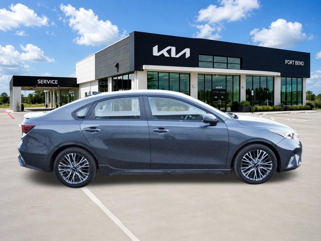 Used 2022 Kia Forte GT-Line w/ GT-Line Technology Package FWD image 4