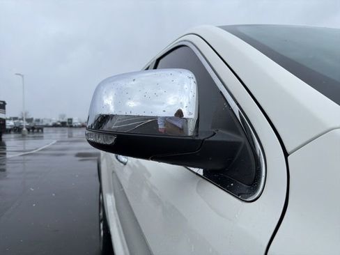 Used 2011 Jeep Grand Cherokee Overland image 4