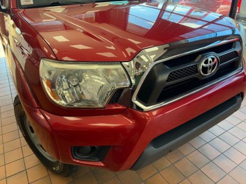 Used 2012 Toyota Tacoma 4x4 Access Cab w/ SR5 Pkg image 2