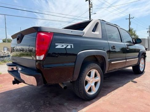 Used 2005 Chevrolet Avalanche Z71 w/ Preferred Equipment Group AWD/4WD image 4
