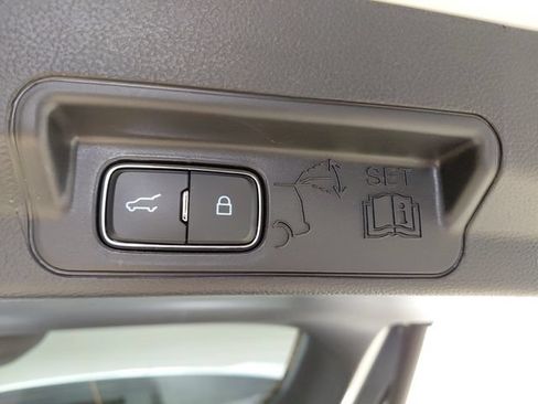 Used 2025 Ford Explorer ST-Line AWD/4WD image 19