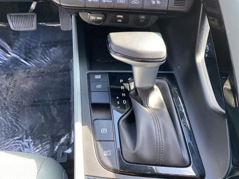 Used 2025 Hyundai Elantra Limited image 19