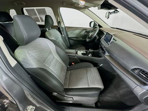Certified 2023 Nissan Rogue SV FWD image 33