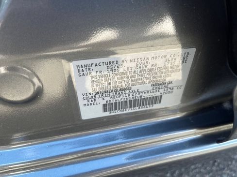 Used 2025 Nissan Versa SV FWD image 23