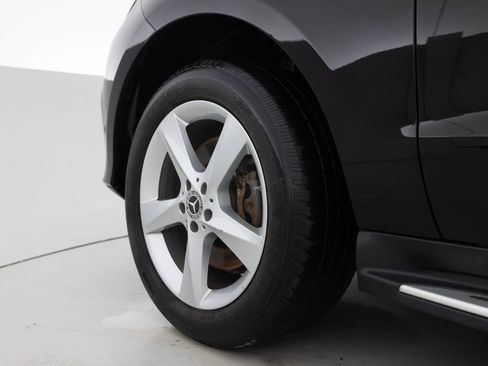 Used 2019 Mercedes-Benz GLE 400 4MATIC image 17