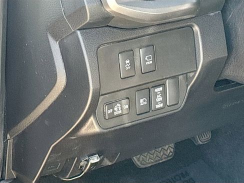 Used 2023 Toyota Tacoma TRD Off-Road w/ Advanced Technology Package AWD/4WD image 10