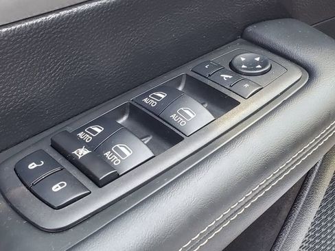 Used 2023 Chrysler Pacifica Limited w/ S Appearance Package image 12