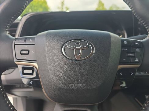 Used 2024 Toyota Crown AWD/4WD image 21