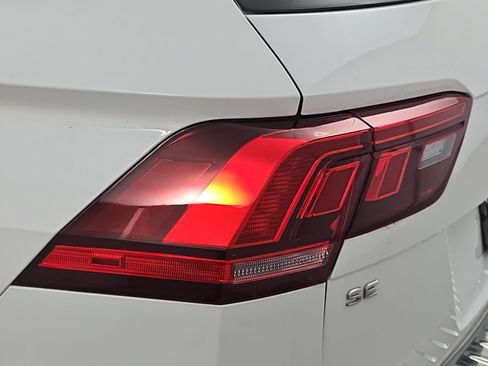 Certified 2023 Volkswagen Tiguan SE w/ Panoramic Sunroof Package AWD/4WD image 34