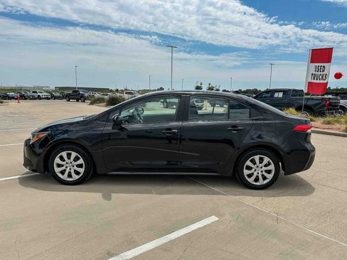 Used 2025 Toyota Corolla LE FWD image 6