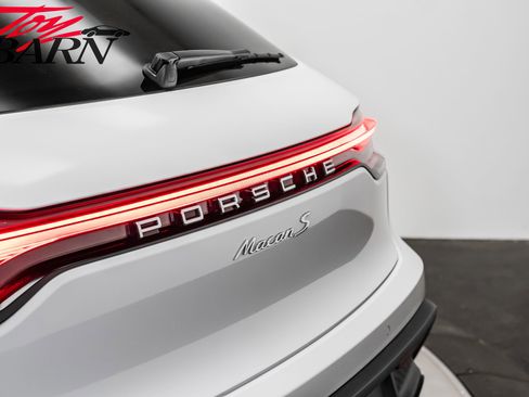 Used 2022 Porsche Macan S image 12
