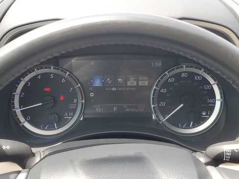 Used 2024 Toyota Highlander XLE FWD image 27
