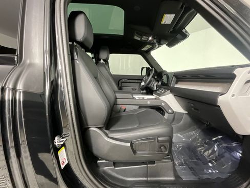 Used 2025 Land Rover Defender 90 S image 22