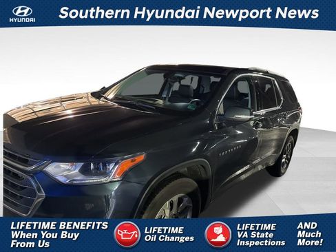 Used 2021 Chevrolet Traverse LT image 1