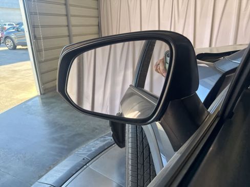 Used 2021 Toyota RAV4 LE AWD/4WD image 17