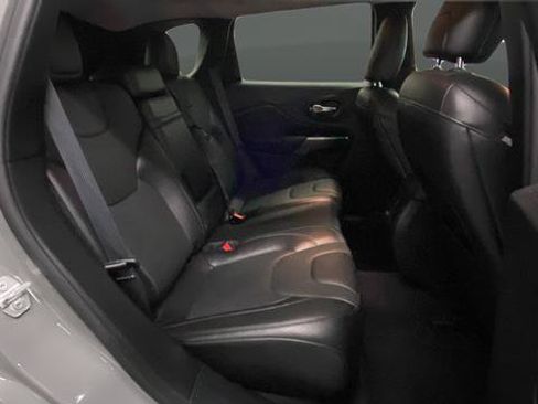 Used 2019 Jeep Cherokee Limited w/ Technology Group AWD/4WD image 25
