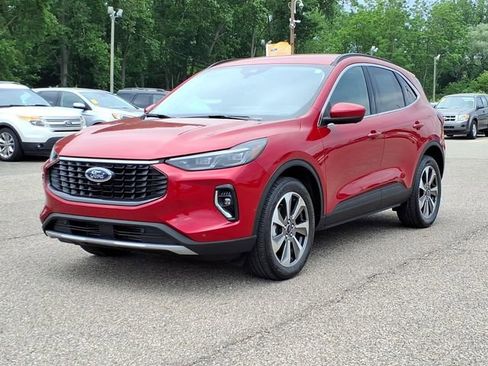 Certified 2023 Ford Escape Platinum w/ Premium Technology Package AWD/4WD image 3