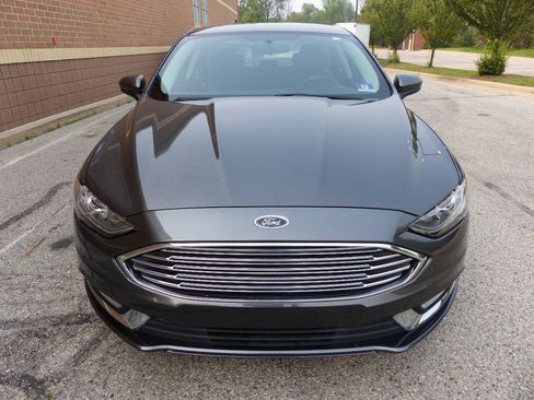 Used 2017 Ford Fusion SE w/ Equipment Group 201A FWD image 14