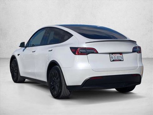 Used 2021 Tesla Model Y Long Range image 8