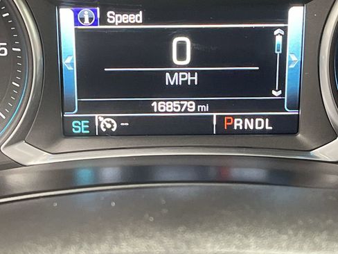 Used 2018 Chevrolet Equinox Premier image 17