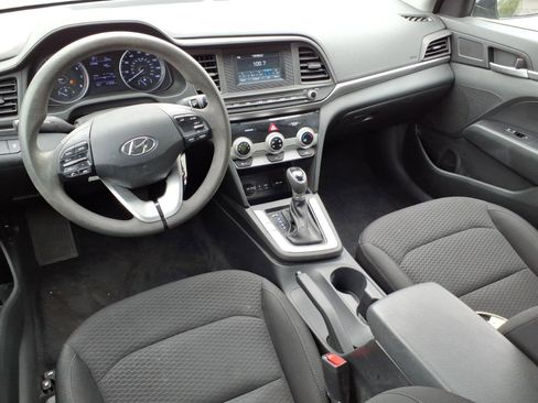 Used 2019 Hyundai Elantra SE w/ Cargo Package FWD image 4
