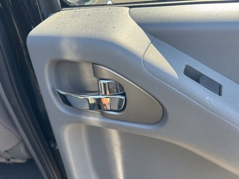 Used 2020 Nissan Frontier SV w/ Midnight Edition Floor Mats image 24