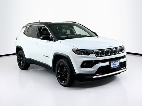 Used 2023 Jeep Compass Limited AWD/4WD image 3
