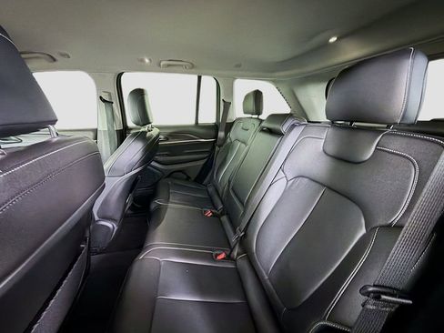 Used 2023 Jeep Grand Cherokee Limited w/ Black Appearance Package image 23