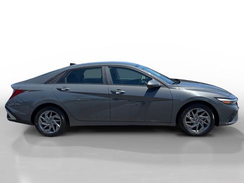 Used 2024 Hyundai Elantra SEL FWD image 6
