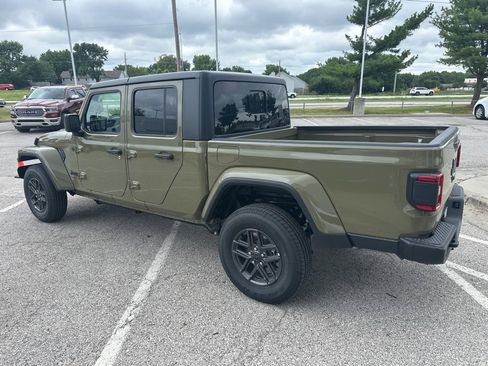 New 2025 Jeep Gladiator Sport image 20