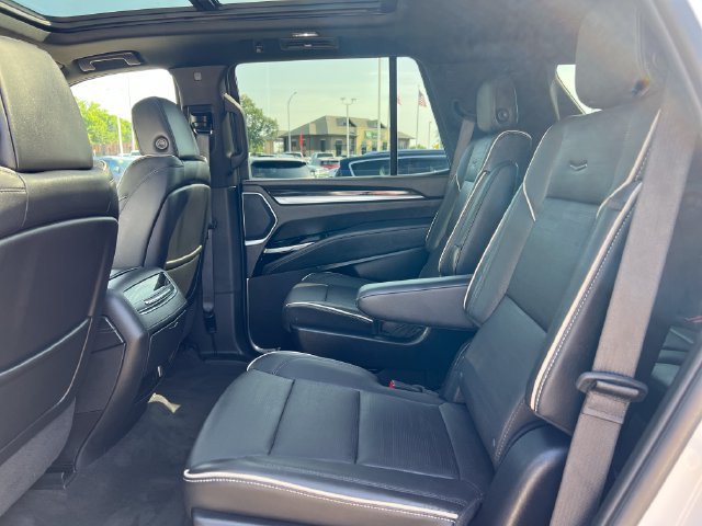 Certified 2025 Cadillac Escalade Premium Luxury AWD/4WD image 15