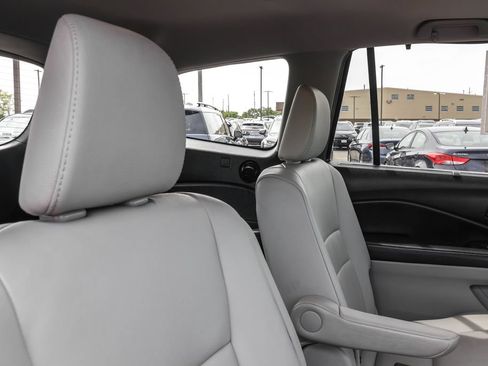 Used 2019 Honda Pilot Touring image 37