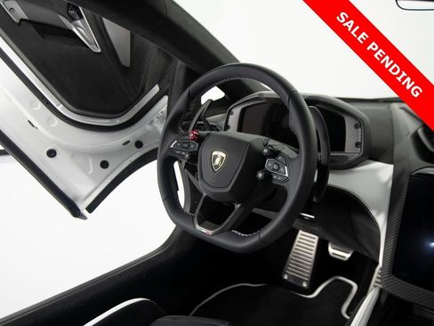 Used 2024 Lamborghini Revuelto image 38