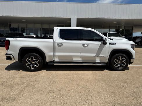 Used 2023 GMC Sierra 1500 SLT w/ SLT Premium Package AWD/4WD image 8