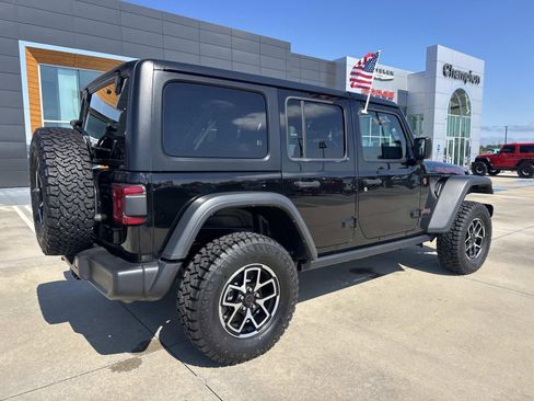 Used 2024 Jeep Wrangler Unlimited Rubicon AWD/4WD image 7