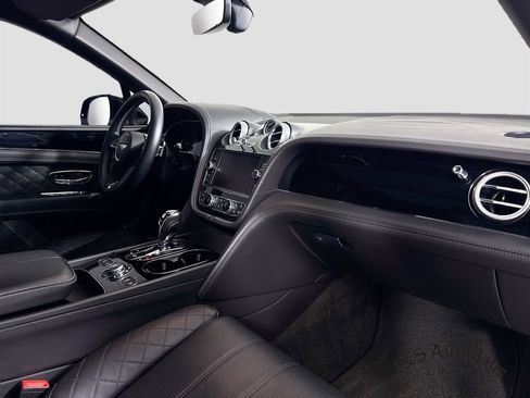 Used 2018 Bentley Bentayga AWD/4WD image 37