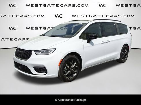 New 2024 Chrysler Pacifica Limited w/ S Appearance Package image 4
