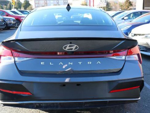 Used 2025 Hyundai Elantra Sport image 6