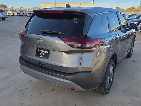 Used 2023 Nissan Rogue S image 5
