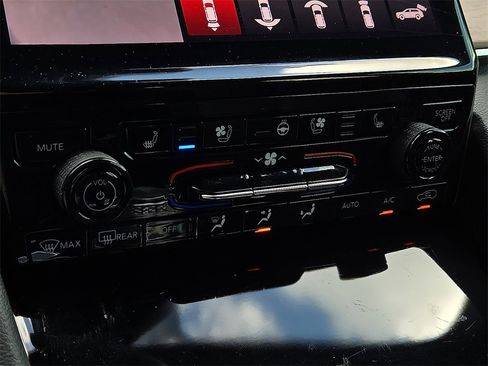 Used 2021 Jeep Grand Cherokee L Summit w/ Luxury Tech Group V image 16