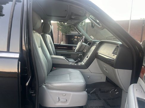 Used 2004 Lincoln Navigator Luxury image 12