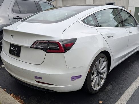 Used 2019 Tesla Model 3 Standard Range Plus image 4