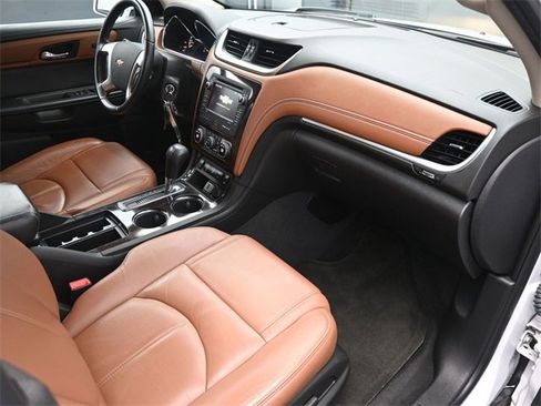 Used 2017 Chevrolet Traverse LT image 42