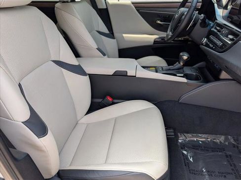 Used 2025 Lexus ES 300h w/ Premium Package FWD image 21