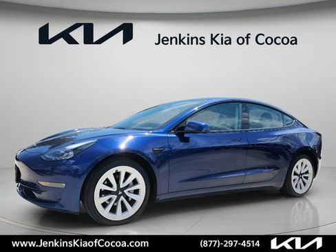 Used 2022 Tesla Model 3 Long Range AWD/4WD image 9