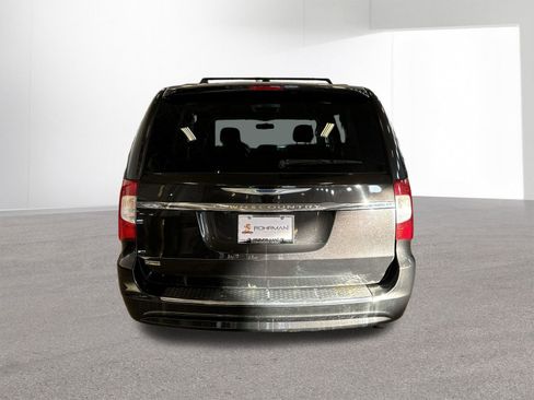 Used 2014 Chrysler Town & Country Touring image 31