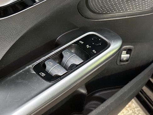 Used 2023 Mercedes-Benz C 300 Sedan image 17