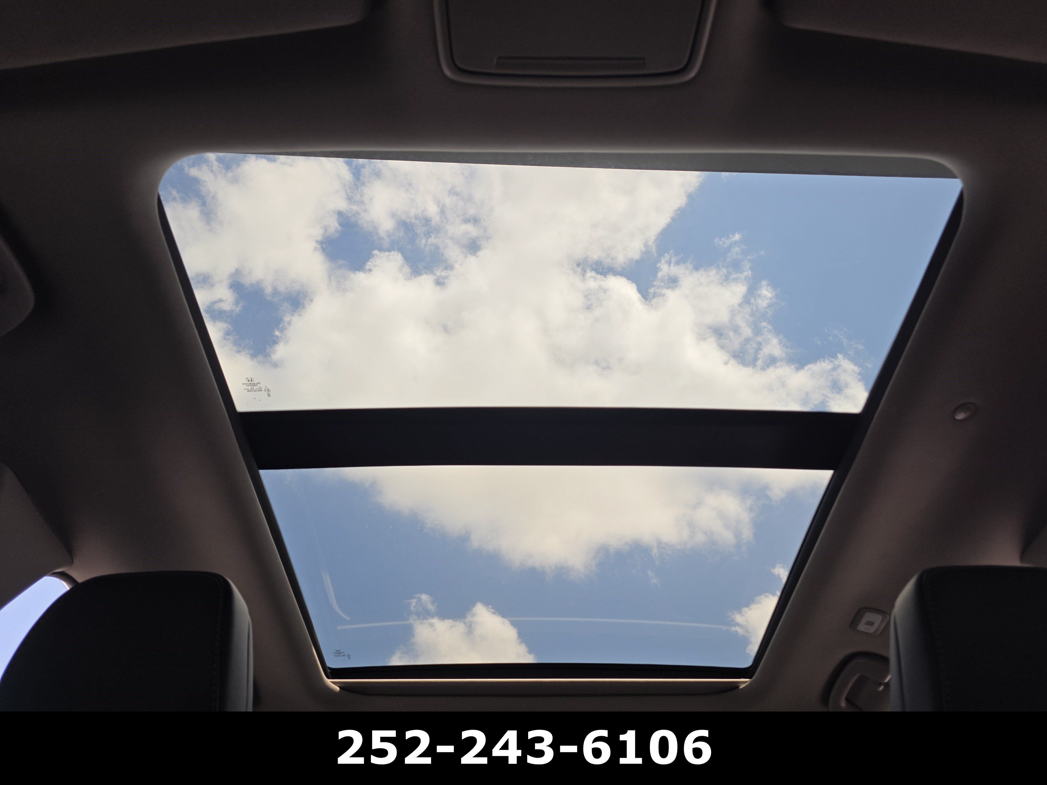 Used 2025 Honda Pilot Touring image 13